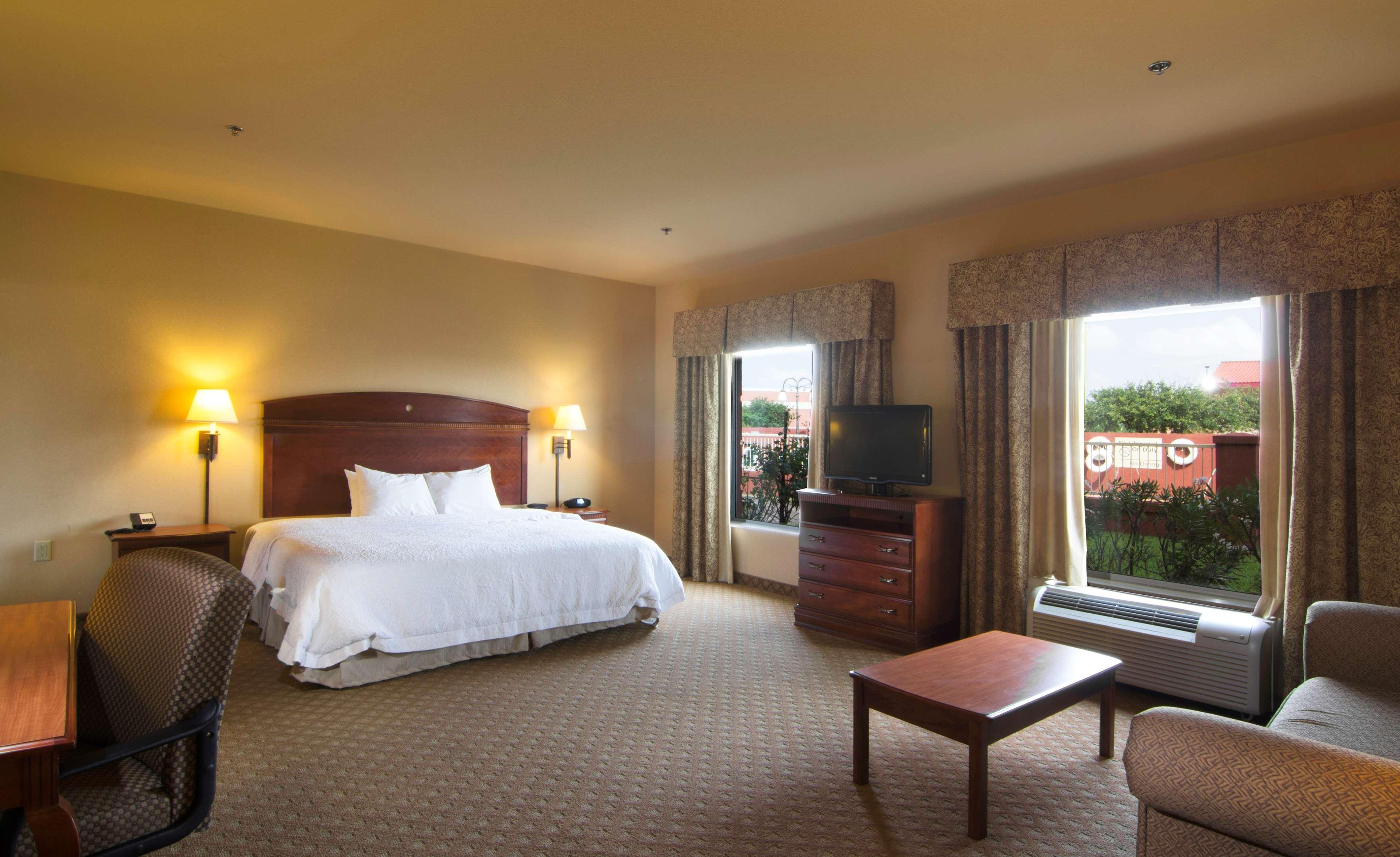 Hampton Inn And Suites-Brownsville Exteriör bild